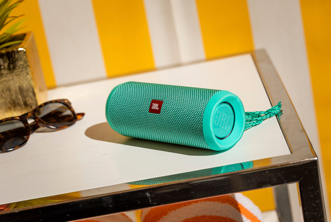 JBL Flip 6 Portable Speaker Teal